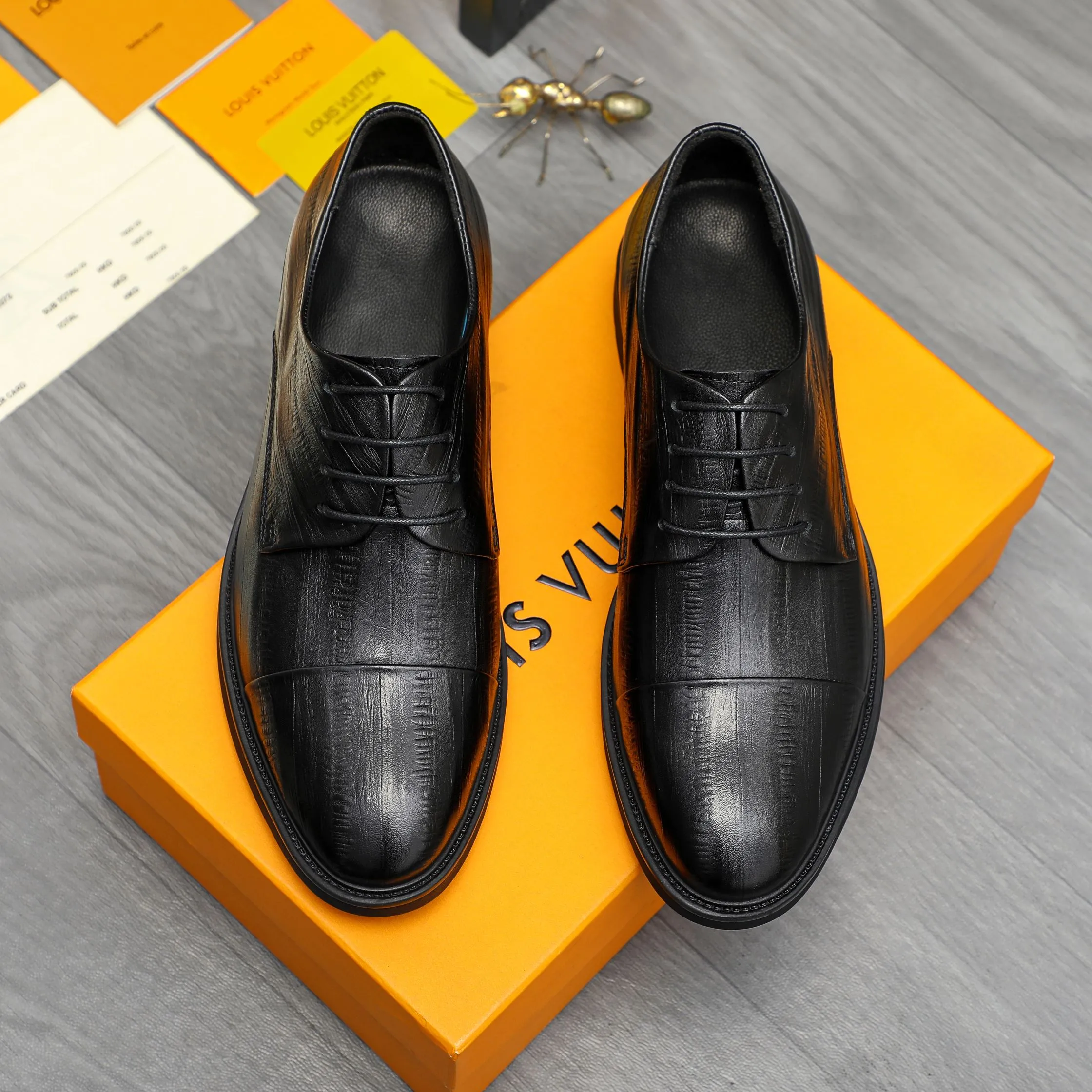 Men's shoes 💰p442 Product trademark: LV (Louis Vuitton) business lace-up leather shoes Regular size: 38-46 (45.46 custom-made, non-refundable) Product materials: Selected high-quality vertical grain cowhide upper, cowhide lining, rubber outsole